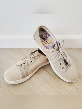 Born Paloma Women's Tan Suede Sneakers Size 8.5
